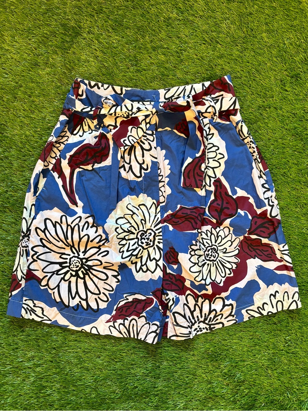 Weekend Max Mara Blue Floral High Waisted Belted Shorts Size 4
